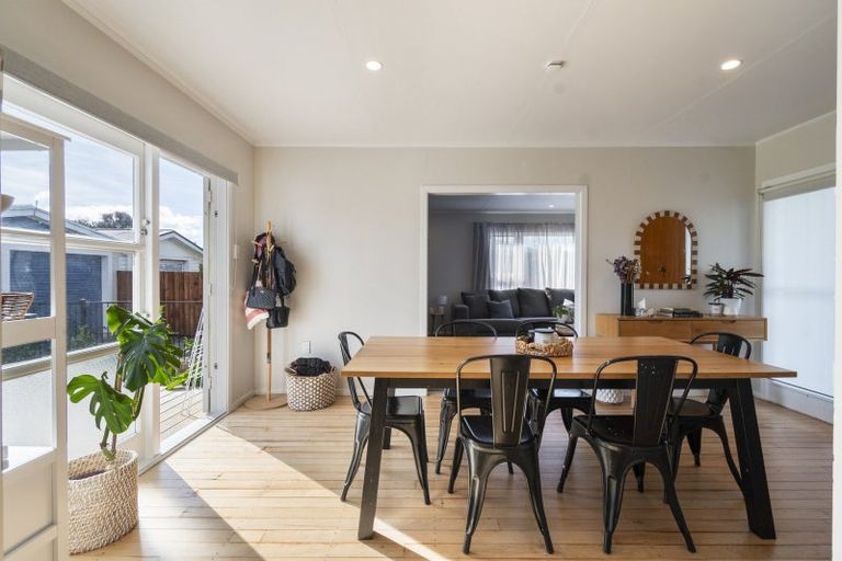 Photo of property in 18 Tararua Terrace, Cloverlea, Palmerston North, 4412