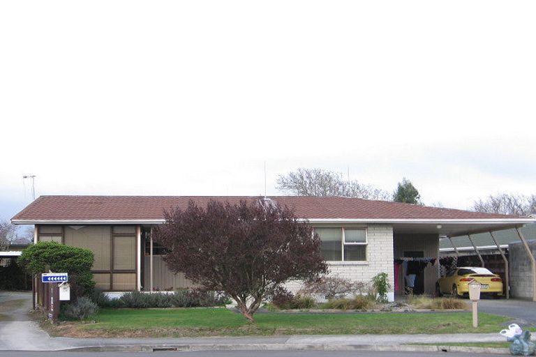 Photo of property in 4 Tiraumea Street, Palmerston North, 4410