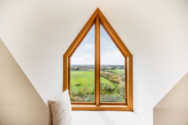 Photo of property in 96 Clifton Terrace, Fitzherbert, Palmerston North, 4410