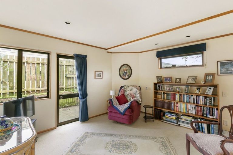 Photo of property in 8 Scorian Close, Karori, Wellington, 6012