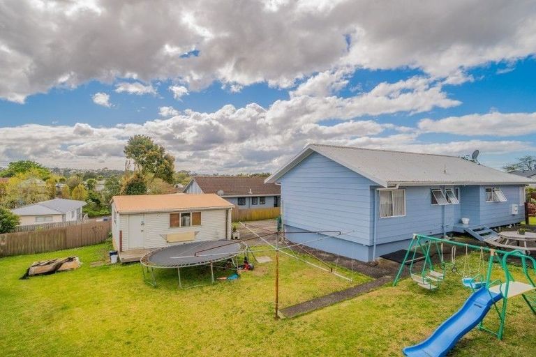 Photo of property in 12 Imperial Place, Henderson, Auckland, 0612