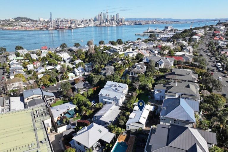 Photo of property in 2/9 Calliope Road, Devonport, Auckland, 0624