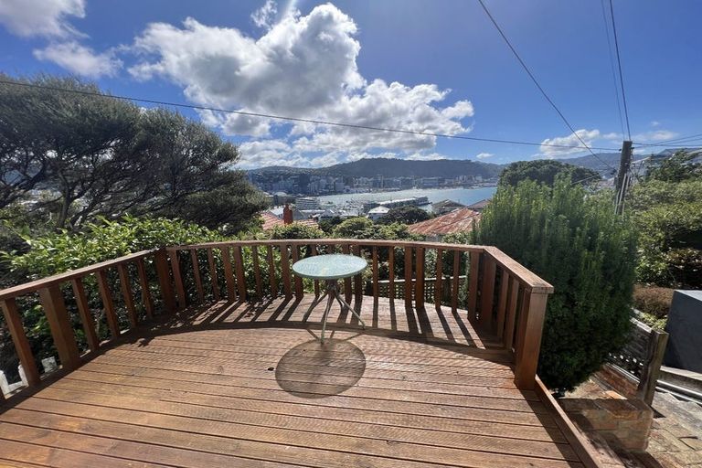 Photo of property in 27 Shannon Street, Mount Victoria, Wellington, 6011