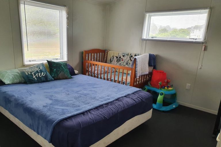 Photo of property in 10a York Place, Cannons Creek, Porirua, 5024