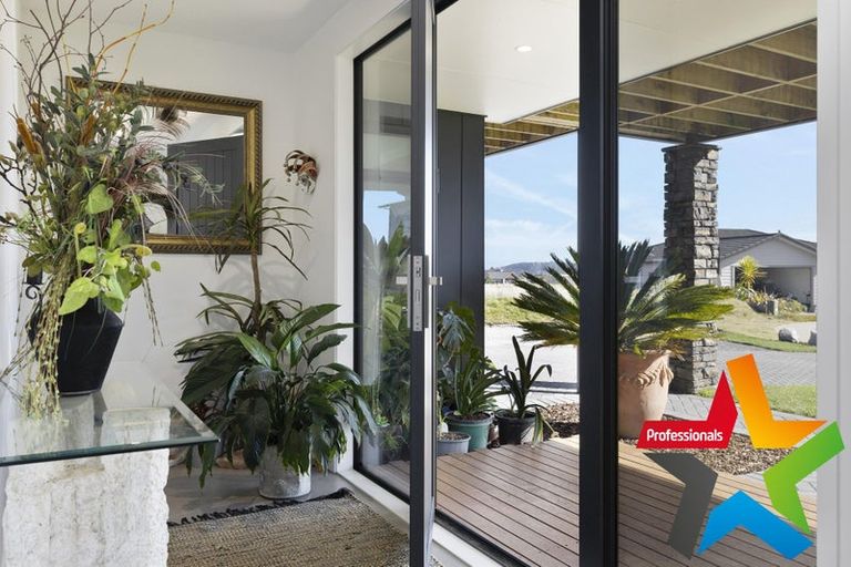Photo of property in 10 Tuhua Close, Wharewaka, Taupo, 3330