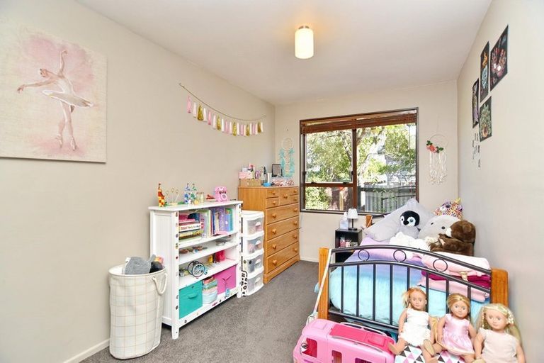Photo of property in 32 Prestons Road, Redwood, Christchurch, 8051