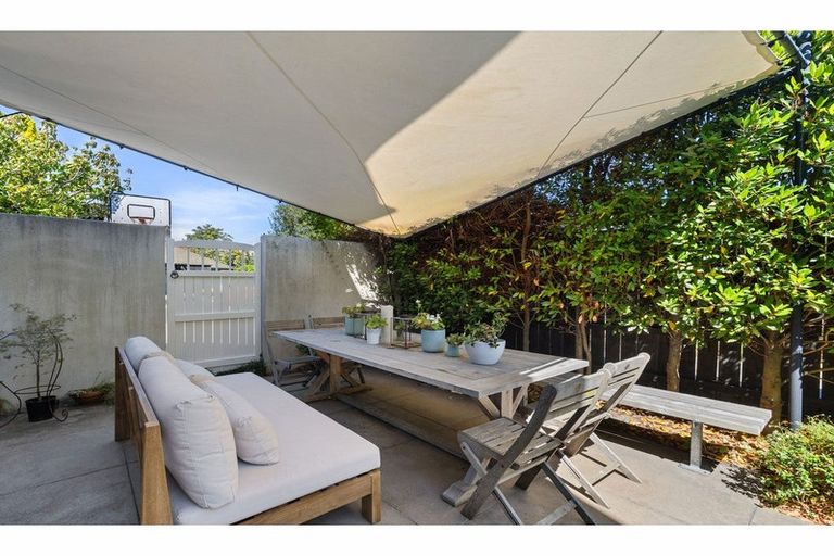 Photo of property in 94 Saint Martins Road, Saint Martins, Christchurch, 8022