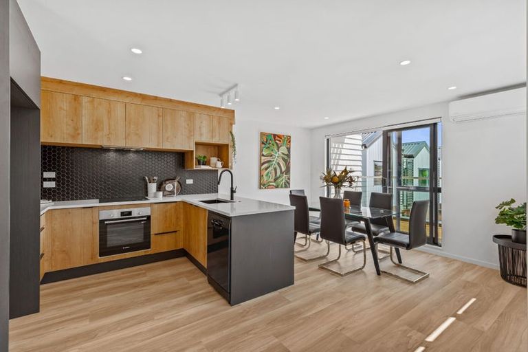 Photo of property in 4/13 Fairdale Place, Birkdale, Auckland, 0626