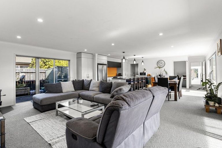 Photo of property in 17 Redwood Crescent, Hurdon, New Plymouth, 4310