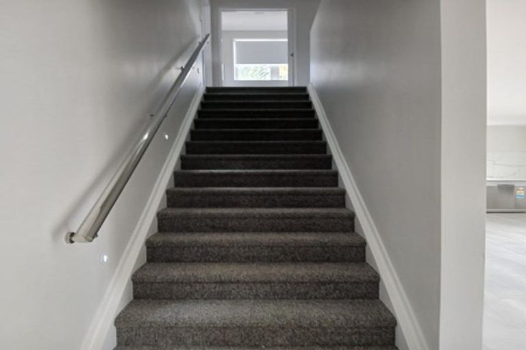 Photo of property in 44 Everglade Drive, Goodwood Heights, Auckland, 2105