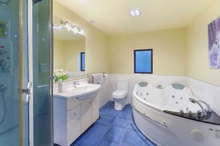 Photo of property in 428 Te Moana Road, Waikanae, 5036