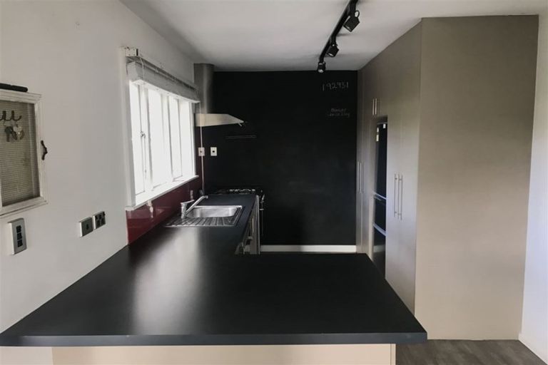 Photo of property in 52 Woodville Street, Edgeware, Christchurch, 8013