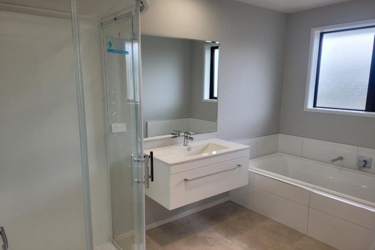 Photo of property in 7 Twin Way, Hurworth, New Plymouth, 4310