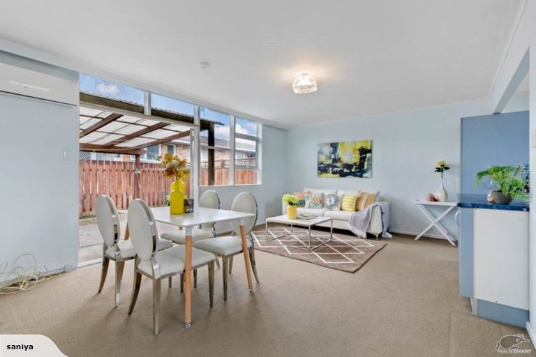 Photo of property in 2/86 Portage Road, New Lynn, Auckland, 0600