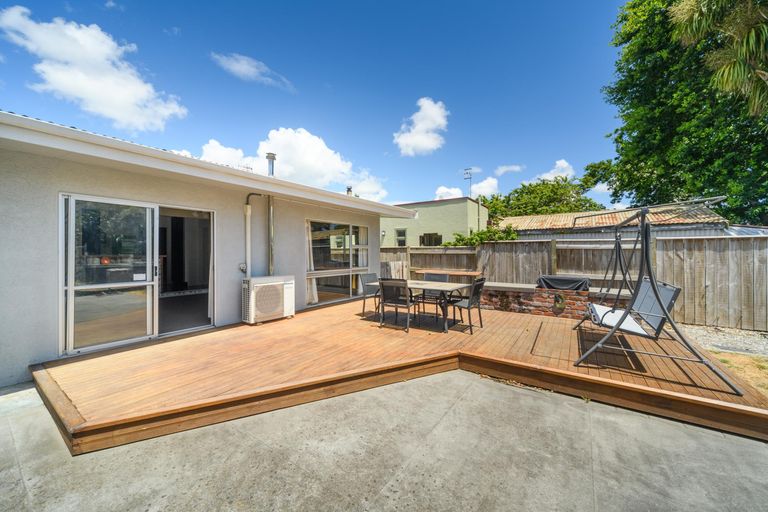 Photo of property in 18 Edwards Place, Terrace End, Palmerston North, 4410