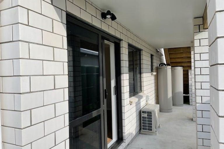 Photo of property in 3a Edwards Avenue, Henderson, Auckland, 0610