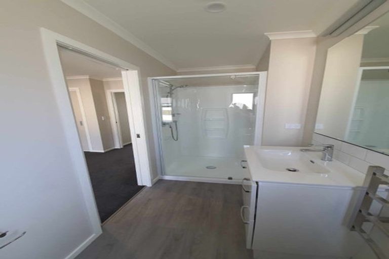 Photo of property in 6a Te Whiti Grove, Waterloo, Lower Hutt, 5011