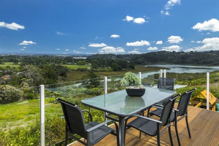 Photo of property in 84 Kittiwake Drive, Schnapper Rock, Auckland, 0632