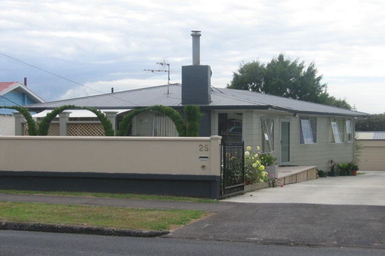 Photo of property in 25 Rimu Street, New Lynn, Auckland, 0600