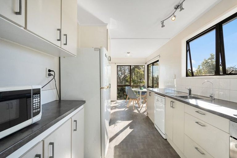 Photo of property in 10 Rena Place, West Harbour, Auckland, 0618