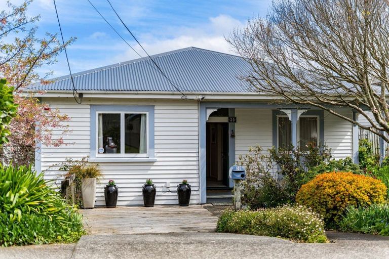Photo of property in 30 Lucknow Terrace, Khandallah, Wellington, 6035