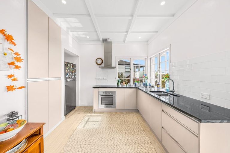 Photo of property in 4233 Great North Road, Glendene, Auckland, 0602