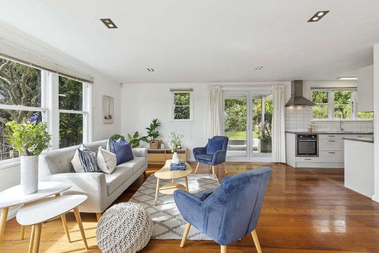 Photo of property in 19 Sidlaw Street, Strathmore Park, Wellington, 6022