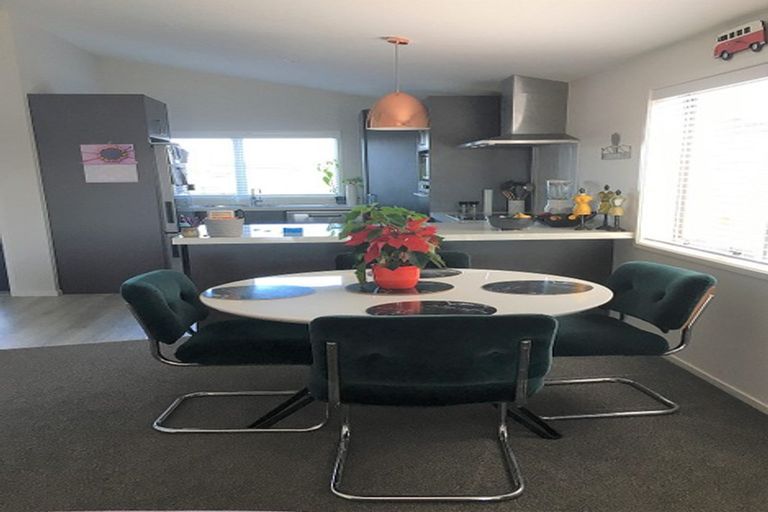 Photo of property in 16 Fuller Street, Papamoa Beach, Papamoa, 3118