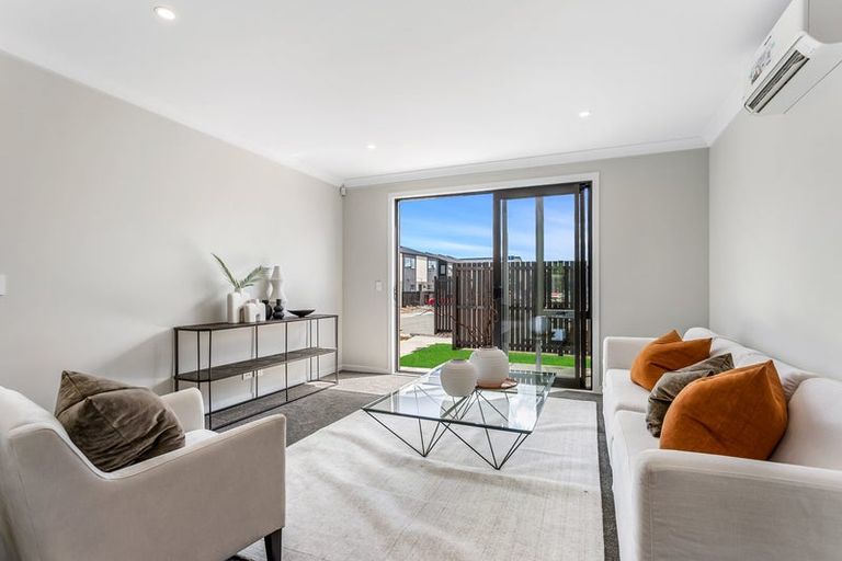 Photo of property in 12 Tima Lane, Mangere Bridge, Auckland, 2022