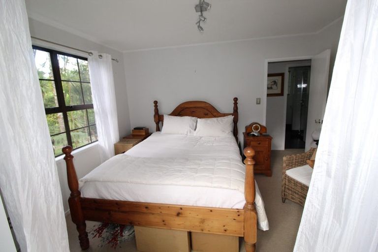 Photo of property in 5 Kaurimu Rise, Titirangi, Auckland, 0604