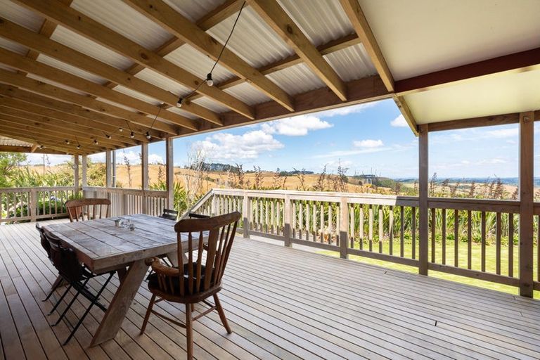 Photo of property in 236 Kiwitahi Road, Helensville, 0875