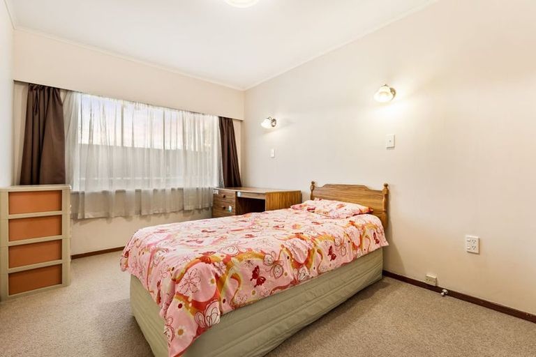Photo of property in 1/71 Royal View Road, Te Atatu South, Auckland, 0610
