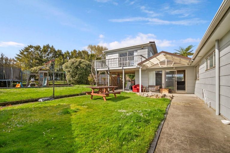 Photo of property in 35- 37 Tokomaru Road, Tokomaru, Palmerston North, 4474