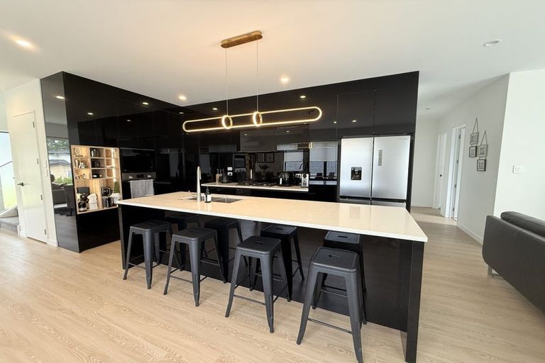 Photo of property in 10 Maraeariki Avenue, Orewa, 0931