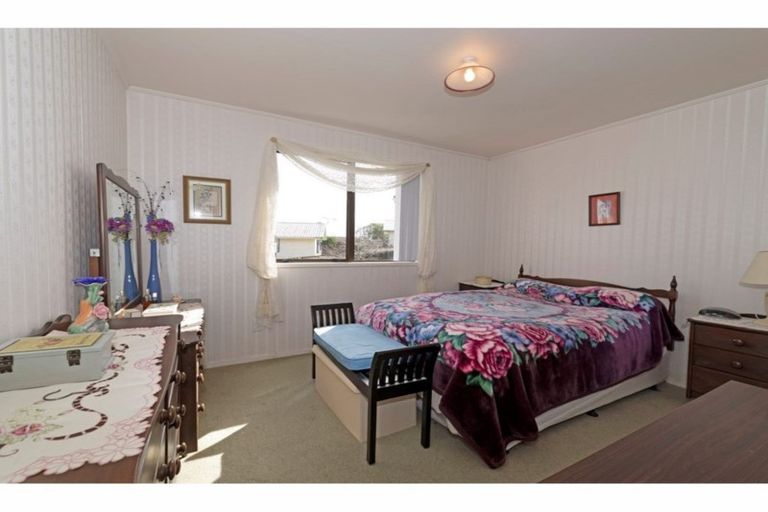 Photo of property in 53 Lavelle Road, Henderson, Auckland, 0612
