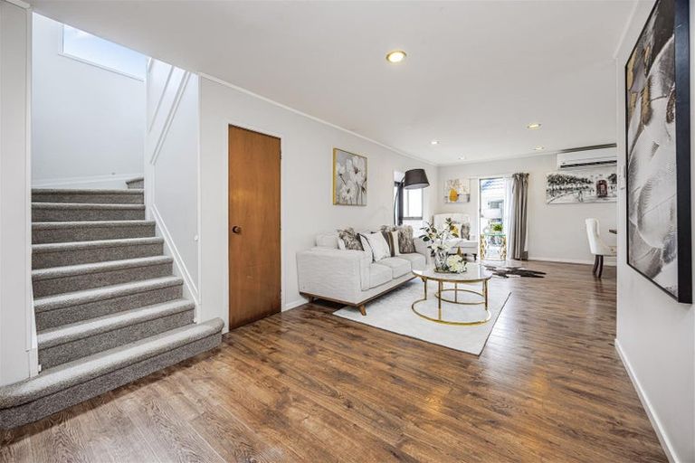 Photo of property in 6 Majesty Place, Half Moon Bay, Auckland, 2012