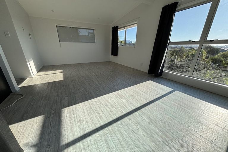 Photo of property in 42 Lavelle Road, Henderson, Auckland, 0612