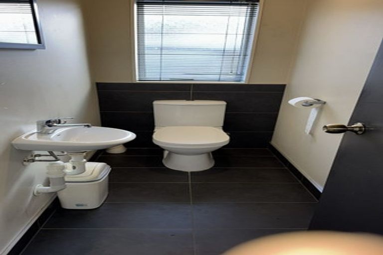 Photo of property in 27 Riverglade Parkway, Te Atatu South, Auckland, 0610