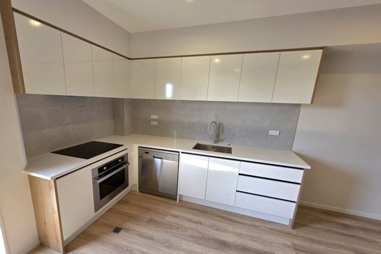 Photo of property in 4/2a Mantra Road, Massey, Auckland, 0614