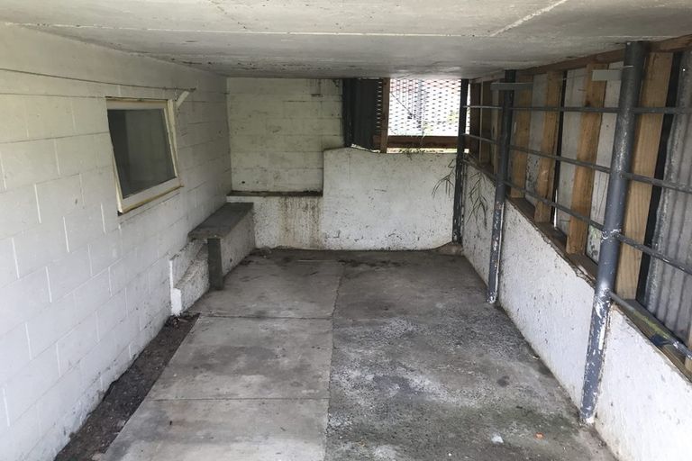 Photo of property in 5 Plumley Crescent, Mangere, Auckland, 2022