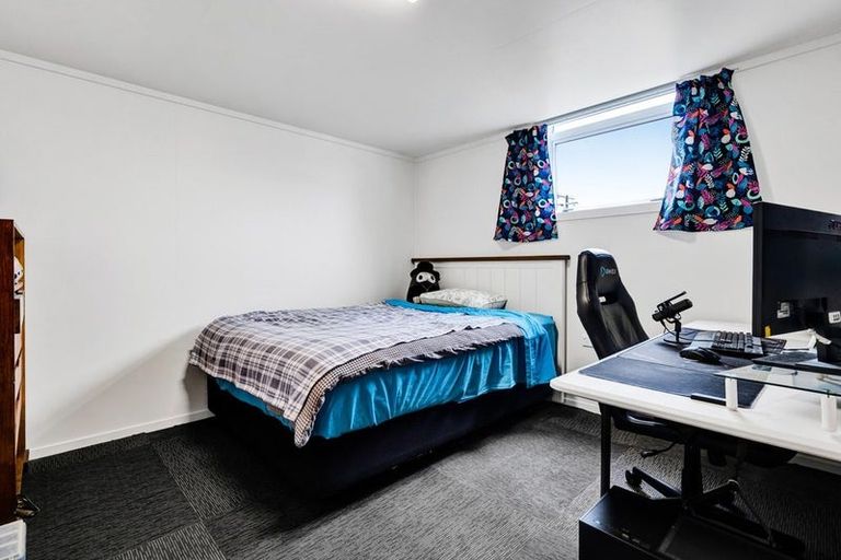 Photo of property in 20 Domett Street, Waitara, 4320