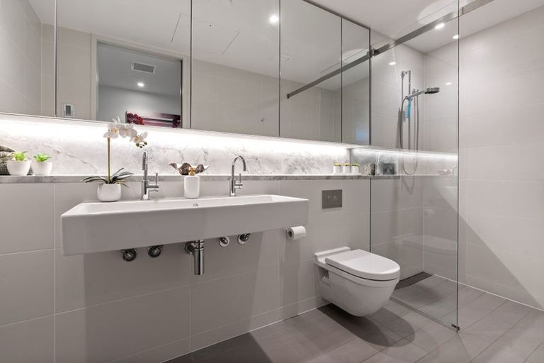 Photo of property in Clyde Quay Wharf, 3b/2 Clyde Quay Wharf, Te Aro, Wellington, 6011