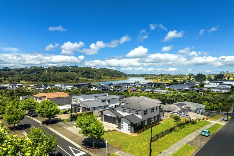Photo of property in 2 Tauwaka Crescent, Riverhead, 0820