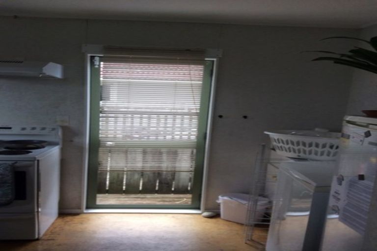 Photo of property in 6a Holman Road, Te Atatu Peninsula, Auckland, 0610