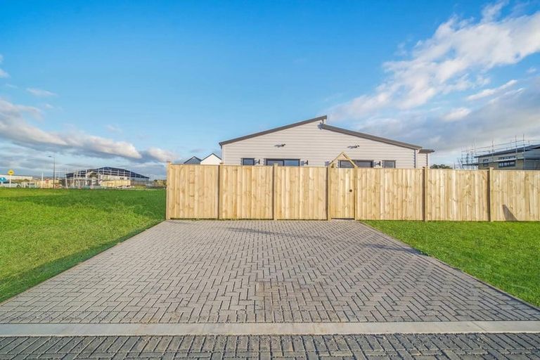 Photo of property in 62 Kaapehu Street, Karaka, 2578