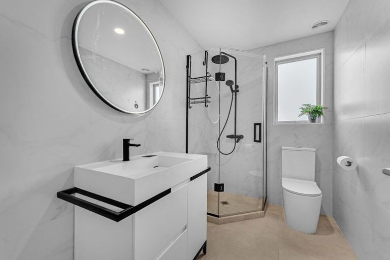 Photo of property in 57e Edmonton Road, Henderson, Auckland, 0612