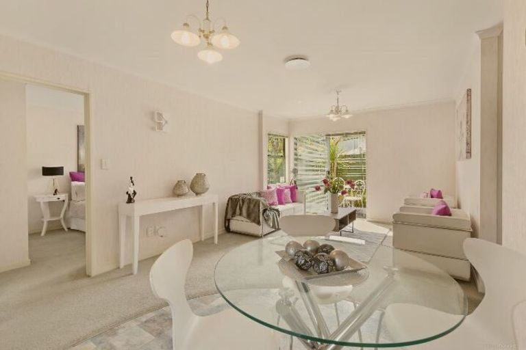 Photo of property in 56 Goldfinch Rise, Unsworth Heights, Auckland, 0632