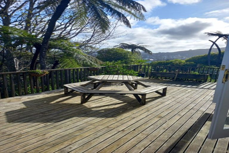 Photo of property in 25 Pembroke Road, Northland, Wellington, 6012