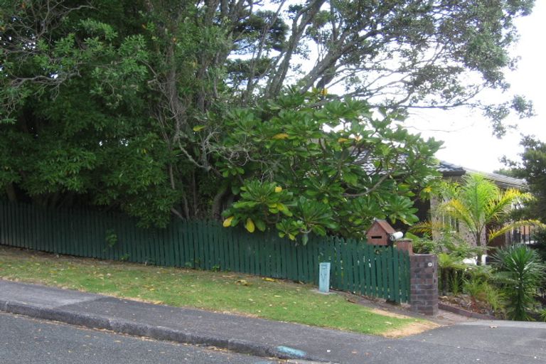 Photo of property in 4 Odin Place, Beach Haven, Auckland, 0626