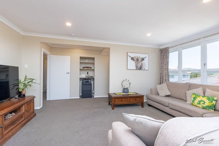 Photo of property in 11 Penguin Grove, Waitangirua, Porirua, 5024